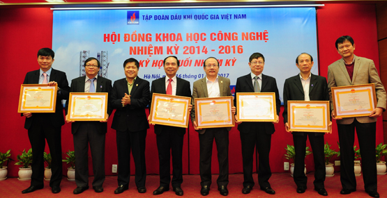NT2: TGĐ Hoàng Xuân Quốc nhận bằng khen về thành tích đóng góp cho Hội đồng Khoa học Công nghệ