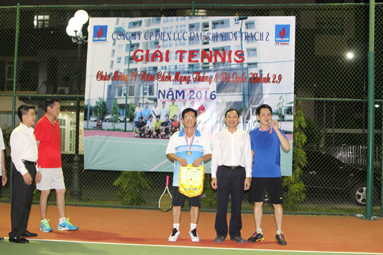 nt2, hoi thao tennis, Hoang Xuan Quoc
