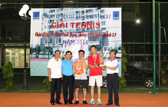 nt2, hoi thao tennis, Hoang Xuan Quoc