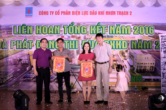 Vận động viên xuất sắc, tiêu biểu Hội thao truyền thống NLĐ năm 2016 nt2, trao thuong, Hoang Xuan Quoc