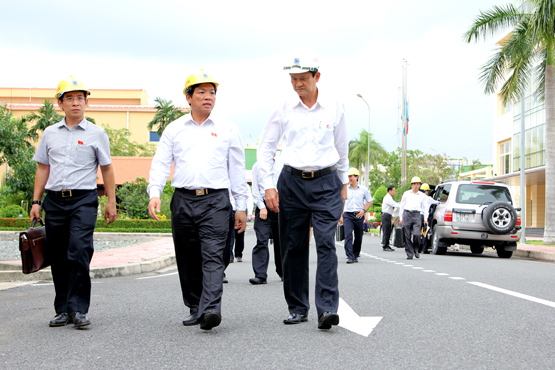 Ông Lê Hồng Tịnh - Phó chủ nhiệm Ủy ban KHCNMT cùng đoàn đi thăm nhà máy NT2, Hoang Xuan Quoc, Le Hong Tinh