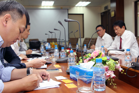 Nhà đầu tư chăm chú cập nhật thông tin của NT2 nt2, quy uob, maybank